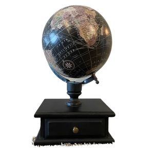 World Spinning Globe Map